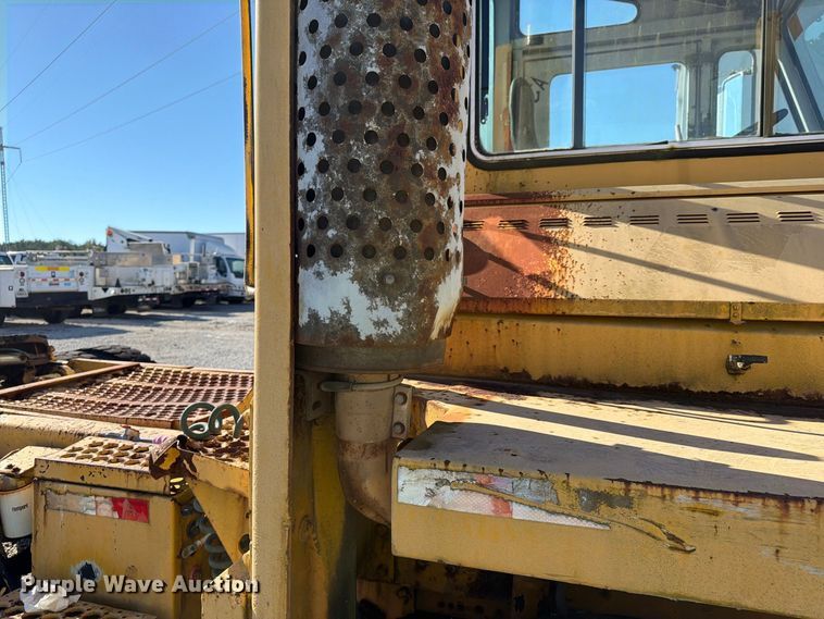 image for item YA5212 2016 Kalmar Yard Tugger yard truck