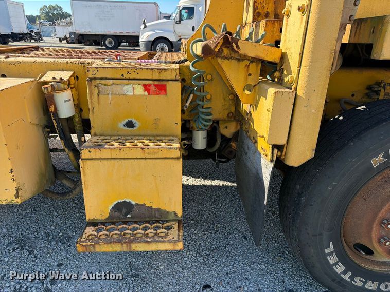 image for item YA5212 2016 Kalmar Yard Tugger yard truck