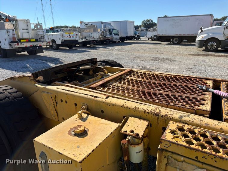 image for item YA5212 2016 Kalmar Yard Tugger yard truck