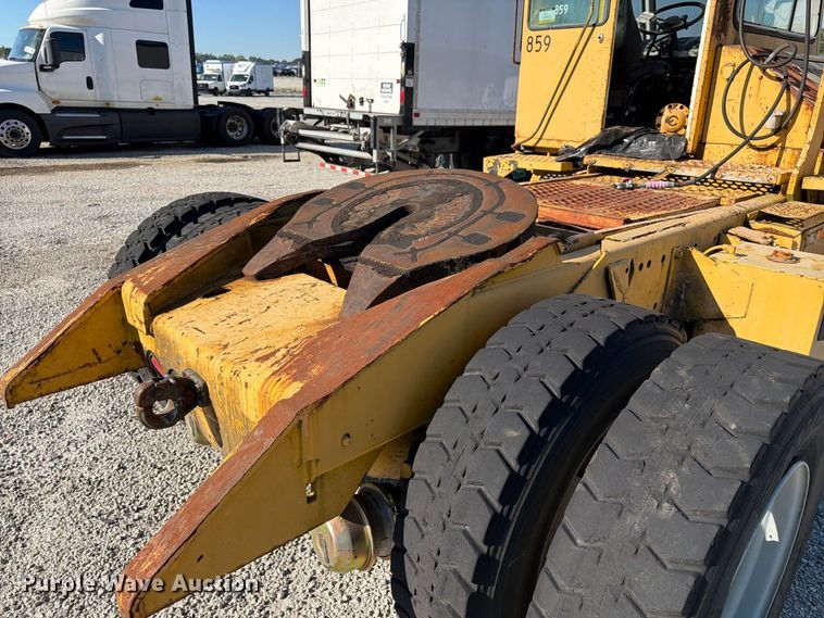 image for item YA5212 2016 Kalmar Yard Tugger yard truck