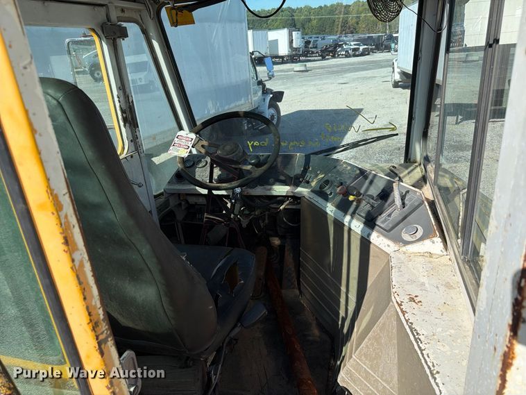 image for item YA5212 2016 Kalmar Yard Tugger yard truck