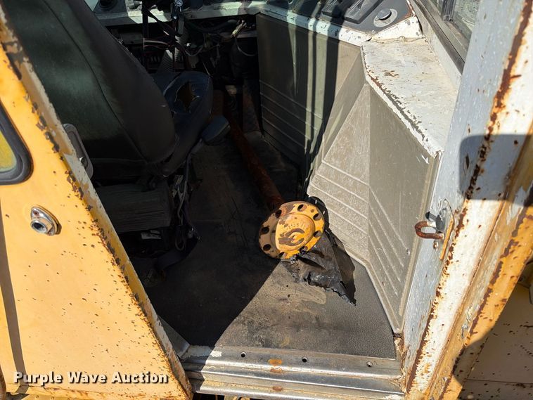 image for item YA5212 2016 Kalmar Yard Tugger yard truck