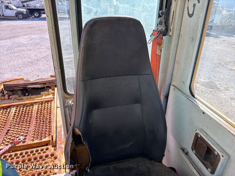image for item YA5212 2016 Kalmar Yard Tugger yard truck