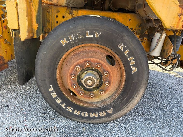 image for item YA5212 2016 Kalmar Yard Tugger yard truck