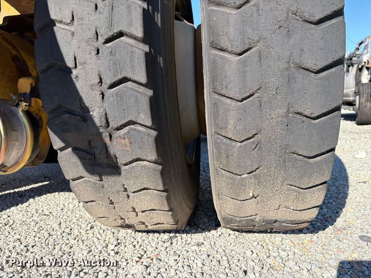image for item YA5212 2016 Kalmar Yard Tugger yard truck