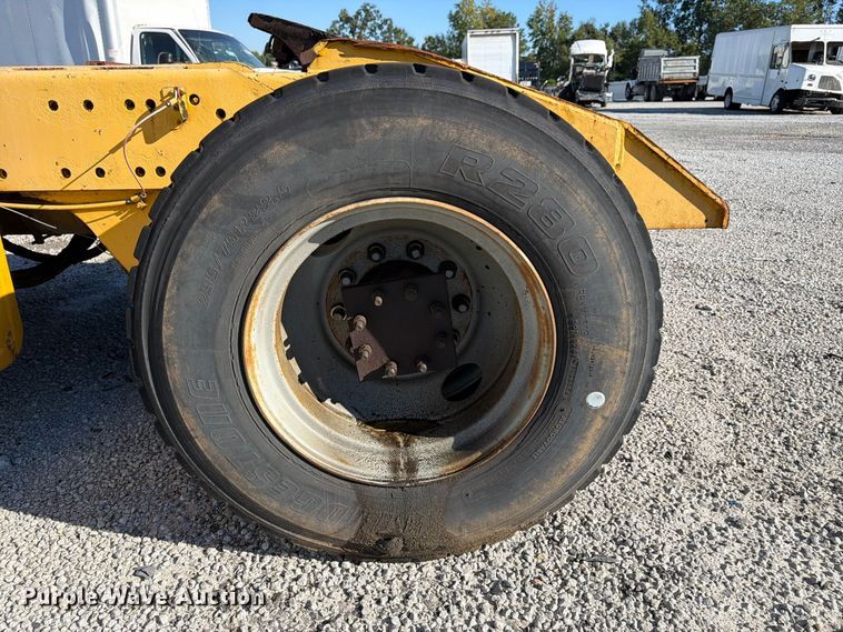 image for item YA5212 2016 Kalmar Yard Tugger yard truck