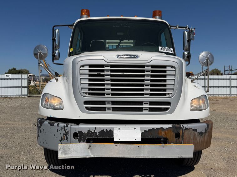 image for item YA5219 2019 Freightliner Business Class M2 semi truck