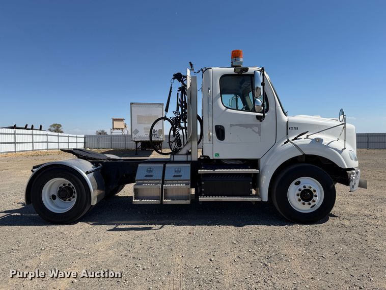 image for item YA5219 2019 Freightliner Business Class M2 semi truck