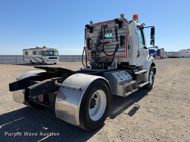 image for item YA5219 2019 Freightliner Business Class M2 semi truck