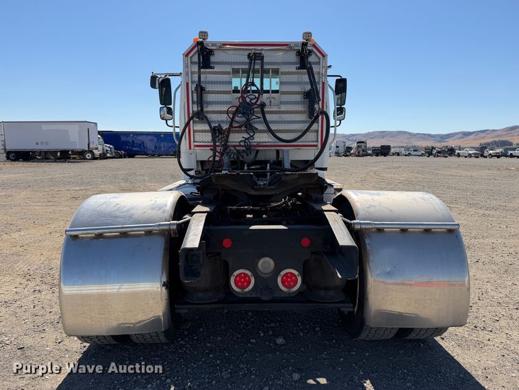 image for item YA5219 2019 Freightliner Business Class M2 semi truck