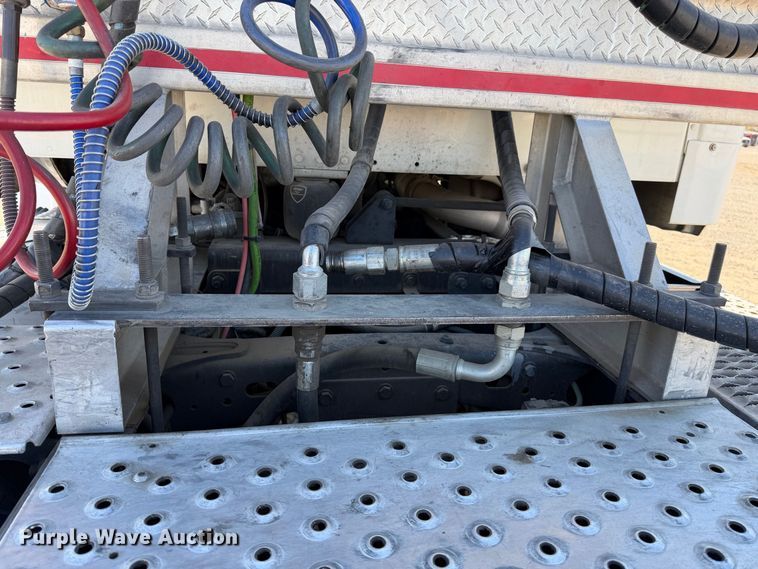 image for item YA5219 2019 Freightliner Business Class M2 semi truck