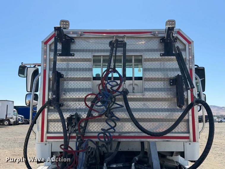 image for item YA5219 2019 Freightliner Business Class M2 semi truck
