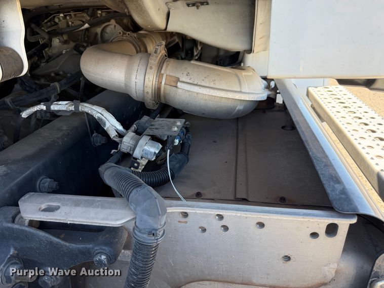 image for item YA5219 2019 Freightliner Business Class M2 semi truck