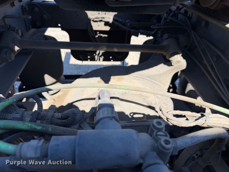 image for item YA5219 2019 Freightliner Business Class M2 semi truck