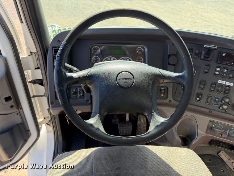 image for item YA5219 2019 Freightliner Business Class M2 semi truck