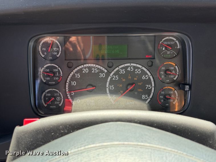 image for item YA5219 2019 Freightliner Business Class M2 semi truck