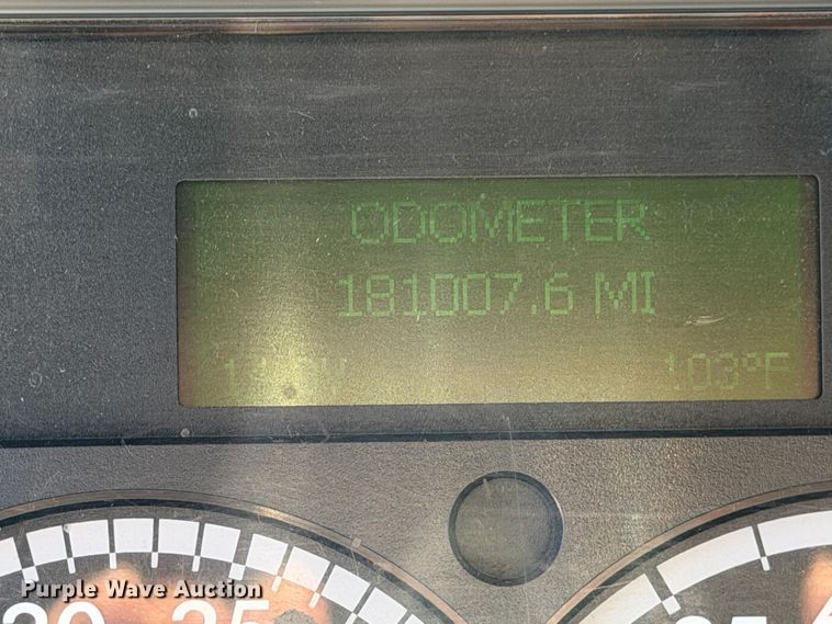 image for item YA5219 2019 Freightliner Business Class M2 semi truck