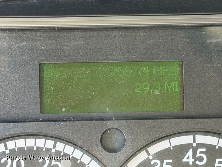 image for item YA5219 2019 Freightliner Business Class M2 semi truck