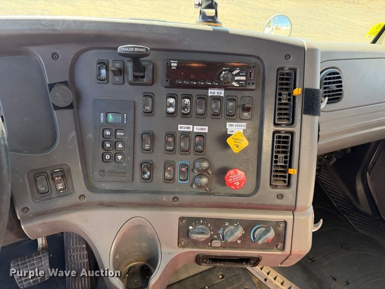 image for item YA5219 2019 Freightliner Business Class M2 semi truck