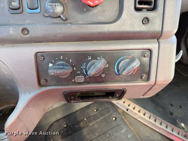 image for item YA5219 2019 Freightliner Business Class M2 semi truck