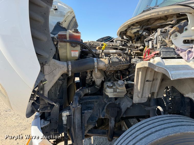 image for item YA5219 2019 Freightliner Business Class M2 semi truck