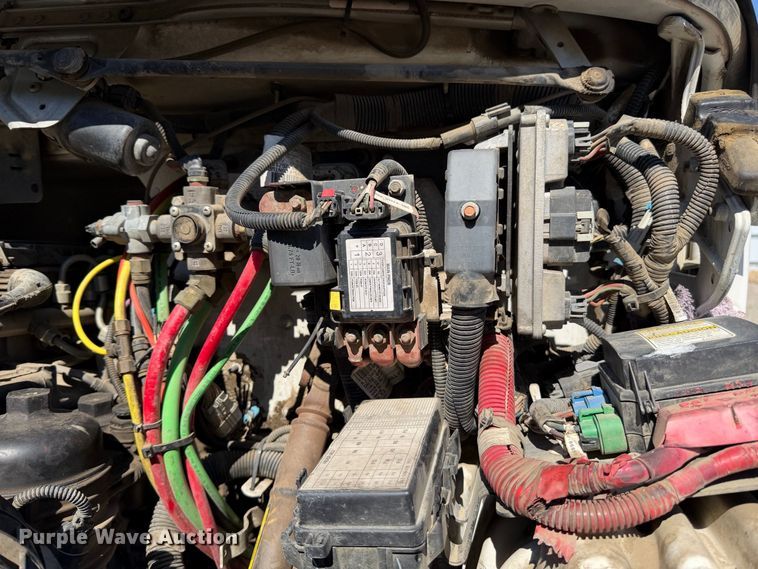 image for item YA5219 2019 Freightliner Business Class M2 semi truck