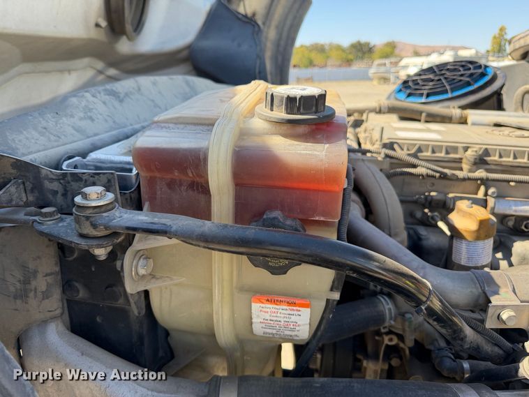 image for item YA5219 2019 Freightliner Business Class M2 semi truck