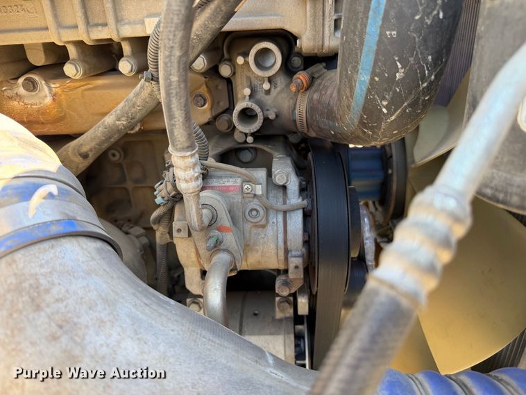 image for item YA5219 2019 Freightliner Business Class M2 semi truck