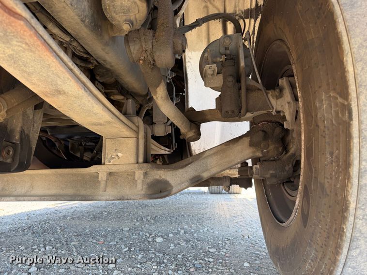 image for item YA5219 2019 Freightliner Business Class M2 semi truck