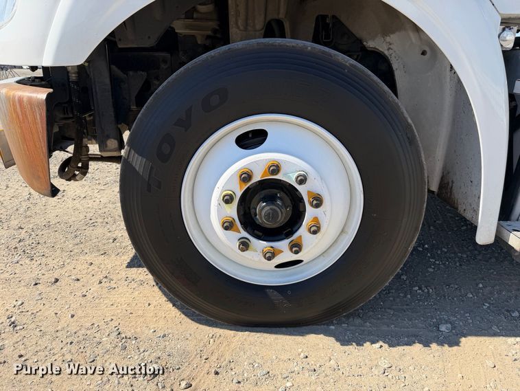 image for item YA5219 2019 Freightliner Business Class M2 semi truck