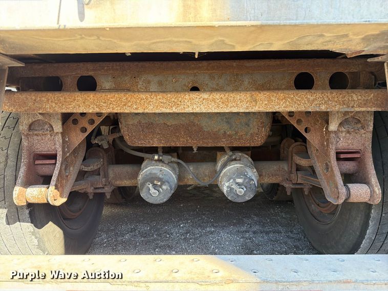 image for item YA5323 2004 Hyundai V12530152-AJS dry van trailer