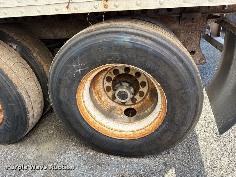 image for item YA5323 2004 Hyundai V12530152-AJS dry van trailer