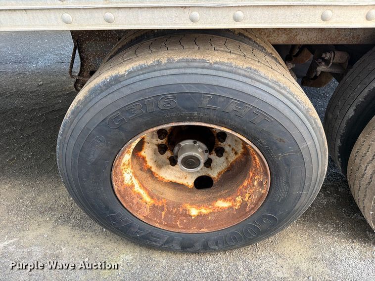 image for item YA5323 2004 Hyundai V12530152-AJS dry van trailer