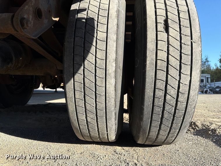 image for item YA5324 2004 Hyundai V12530152-AJS dry van trailer