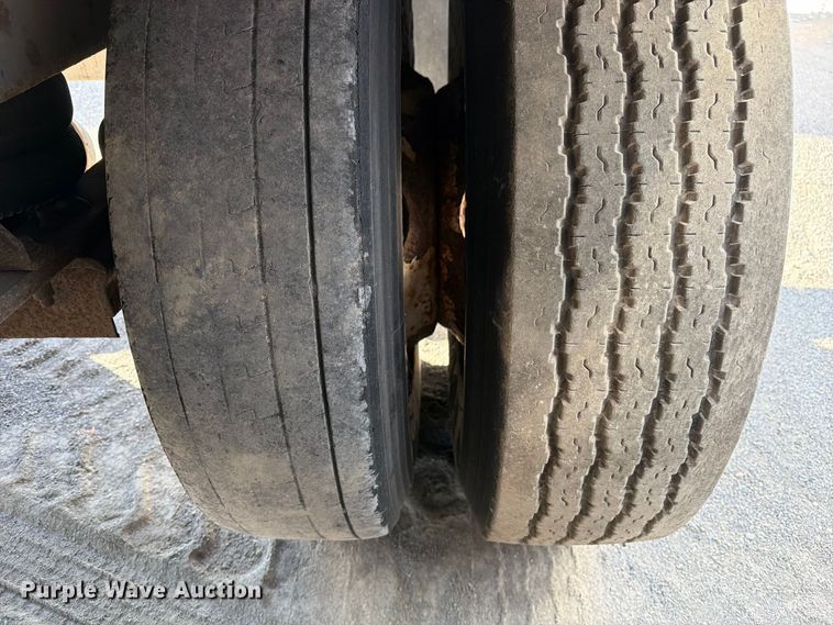 image for item YA5324 2004 Hyundai V12530152-AJS dry van trailer