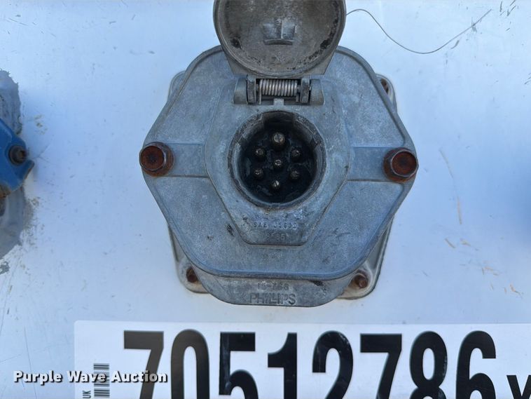 image for item YA5325 2004 Hyundai V12530152-AJS dry van trailer