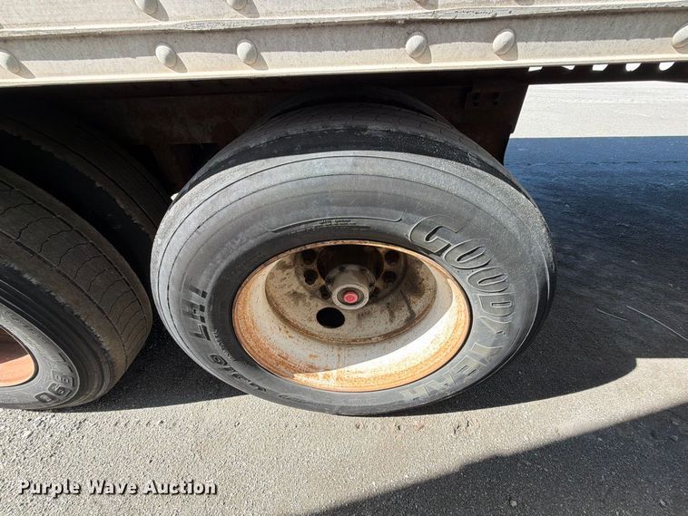 image for item YA5325 2004 Hyundai V12530152-AJS dry van trailer