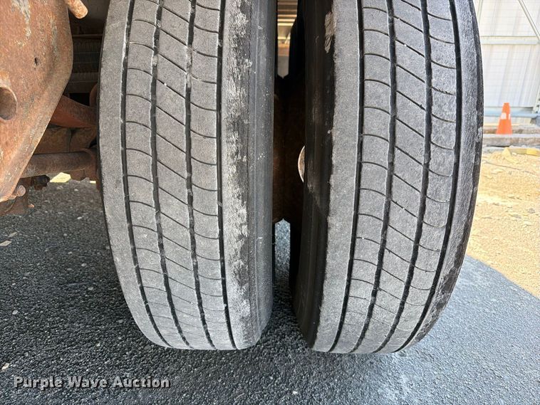 image for item YA5325 2004 Hyundai V12530152-AJS dry van trailer