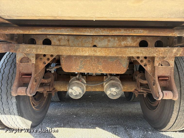 image for item YA5326 2004 Hyundai V12530152-AJS dry van trailer
