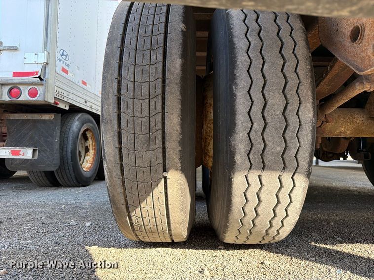image for item YA5326 2004 Hyundai V12530152-AJS dry van trailer