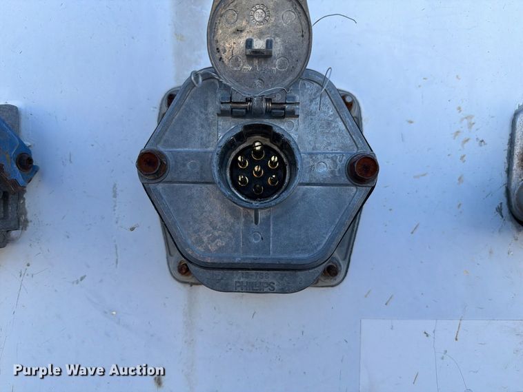 image for item YA5327 2004 Hyundai V12530152-AJS dry van trailer
