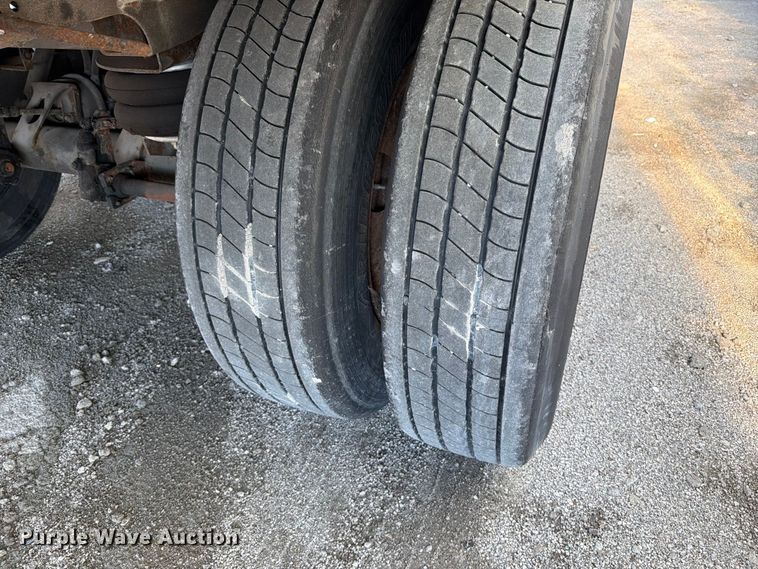 image for item YA5333 2007 Strick dry van trailer
