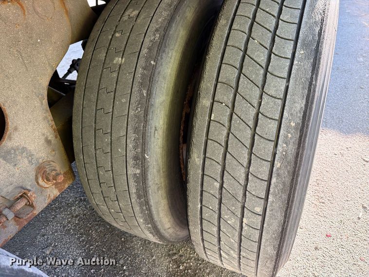 image for item YA5333 2007 Strick dry van trailer
