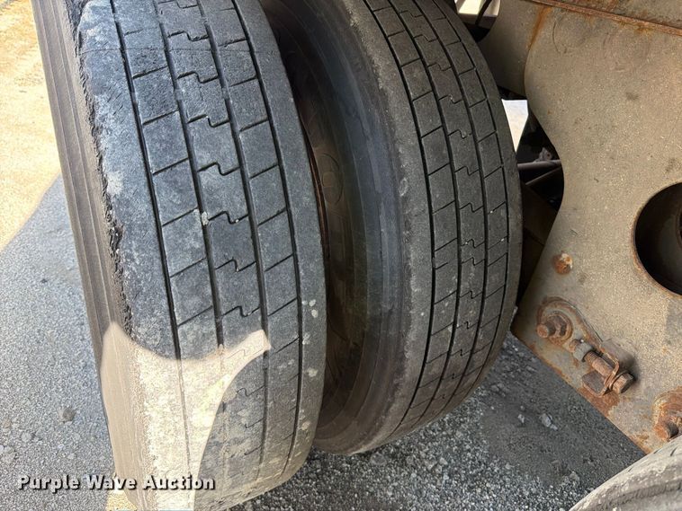 image for item YA5333 2007 Strick dry van trailer