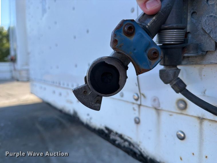 image for item YA5335 2005 Strick dry van trailer