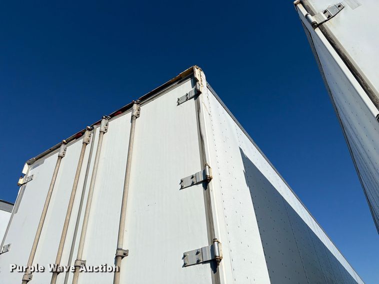 image for item YA5335 2005 Strick dry van trailer