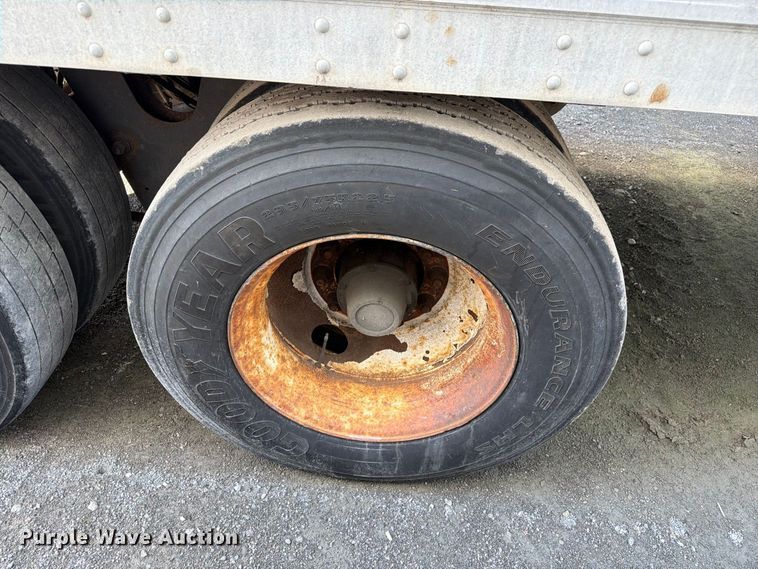 image for item YA5335 2005 Strick dry van trailer