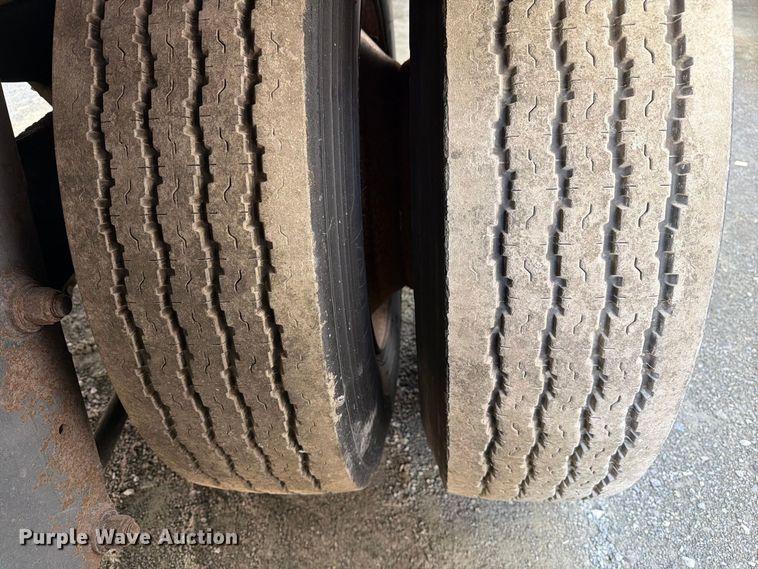 image for item YA5335 2005 Strick dry van trailer