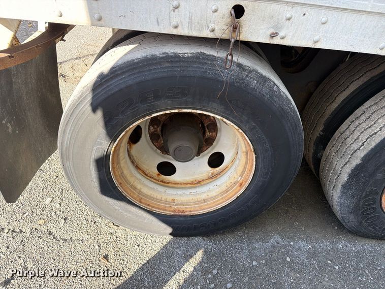 image for item YA5335 2005 Strick dry van trailer