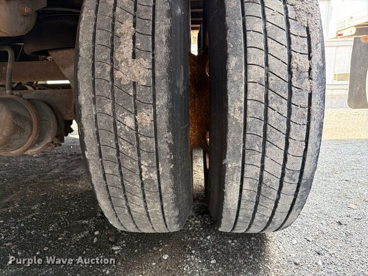 image for item YA5335 2005 Strick dry van trailer